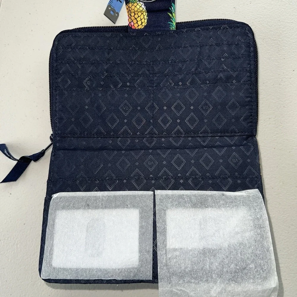 New VERA BRADLEY Turnlock Zip‎ Wallet Toucan Party Navy Blue & Pineapples